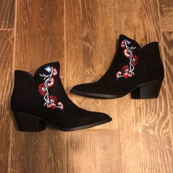 Carlos Santana Shoes - Carlos Santana Layne Embroidered Booties